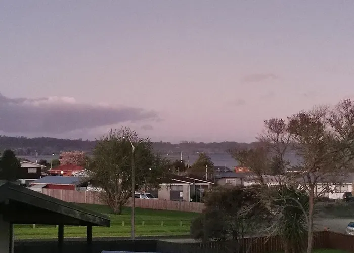 Private Lakeview Loft With Cinema * Rotorua