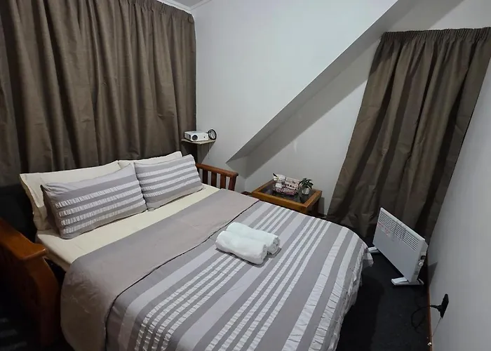 Private Lakeview Loft With Cinema Rotorua
